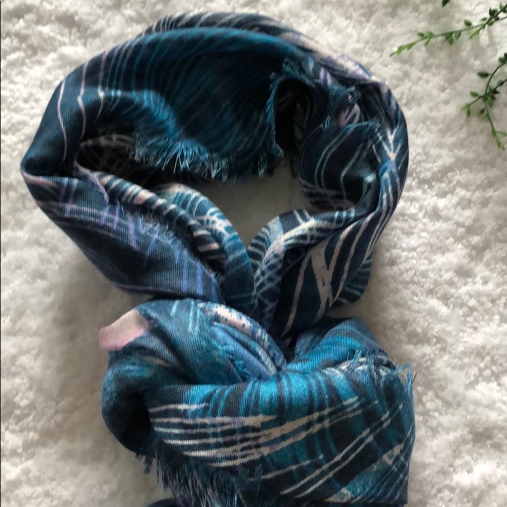 Scarf - Picture 7 of 10